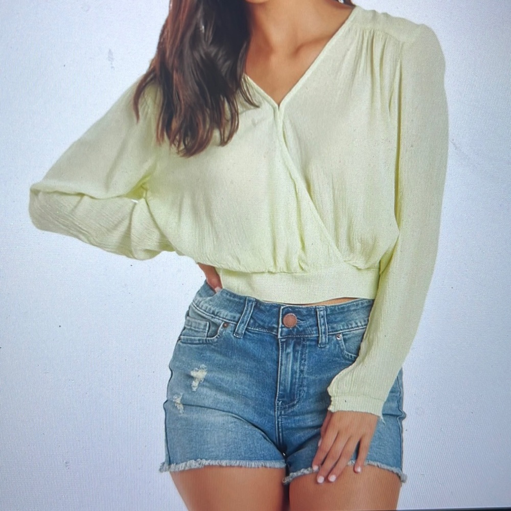 NWT: O’Neill - Women’s Freely Long Sleeve Top in Mint - Size M